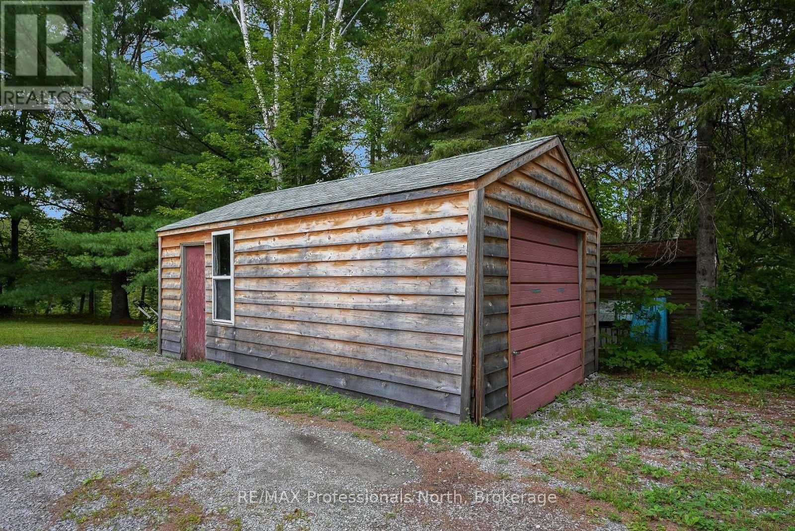 1052 ABLETT COURT - 35