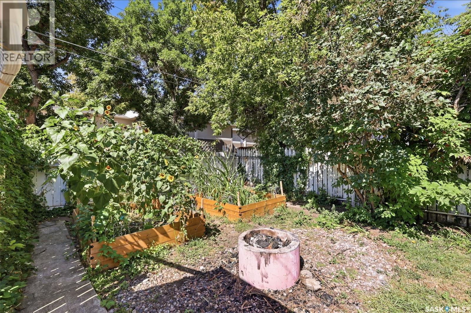 325 M AVENUE N - Image 28
