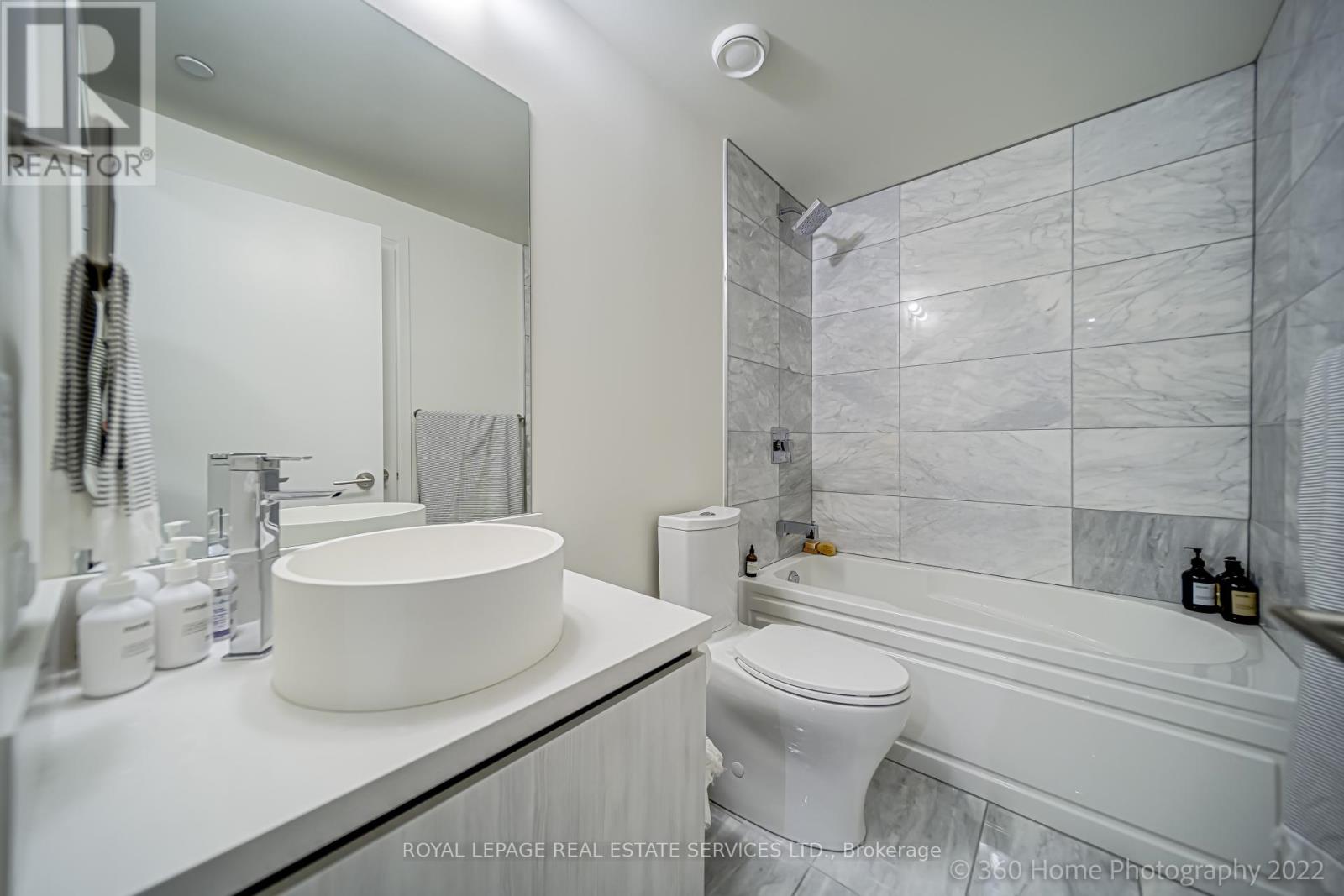 #405 151 AVENUE ROAD - 25