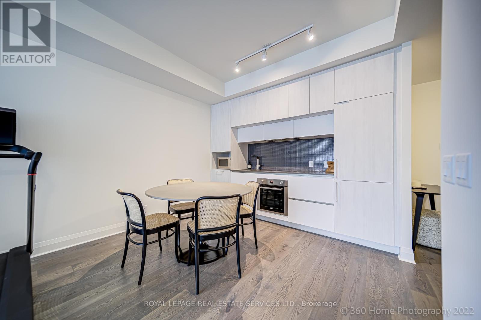 #405 151 AVENUE ROAD - 8