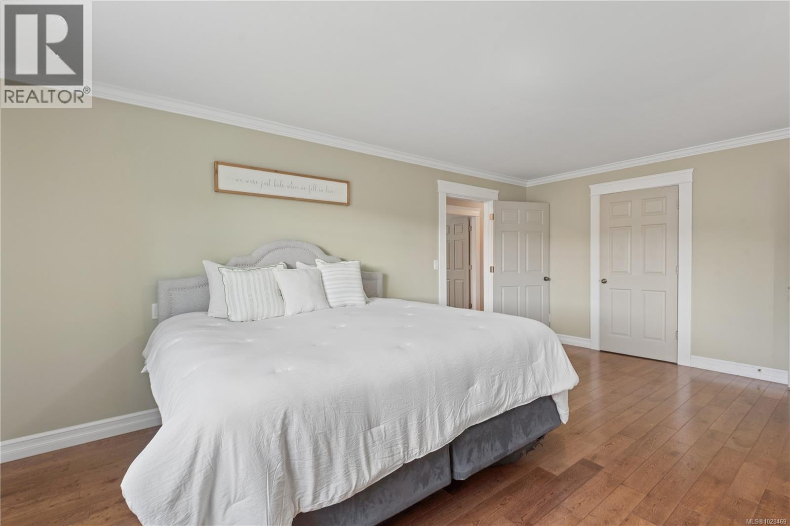 885 PRATT Rd - Image 32