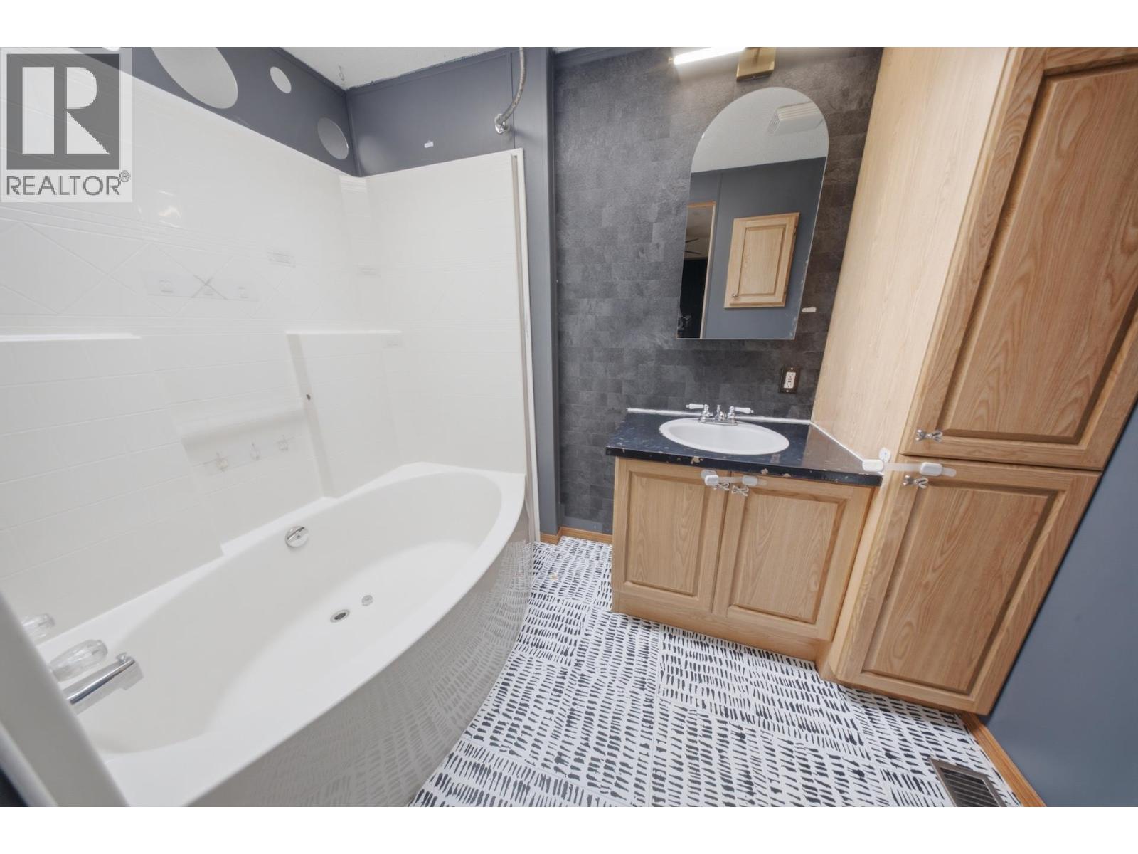 8307 99 AVENUE - Image 16