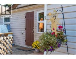 6713 Buena Vista Rd, Central Saanich, BC V8Z5X1 Photo 14
