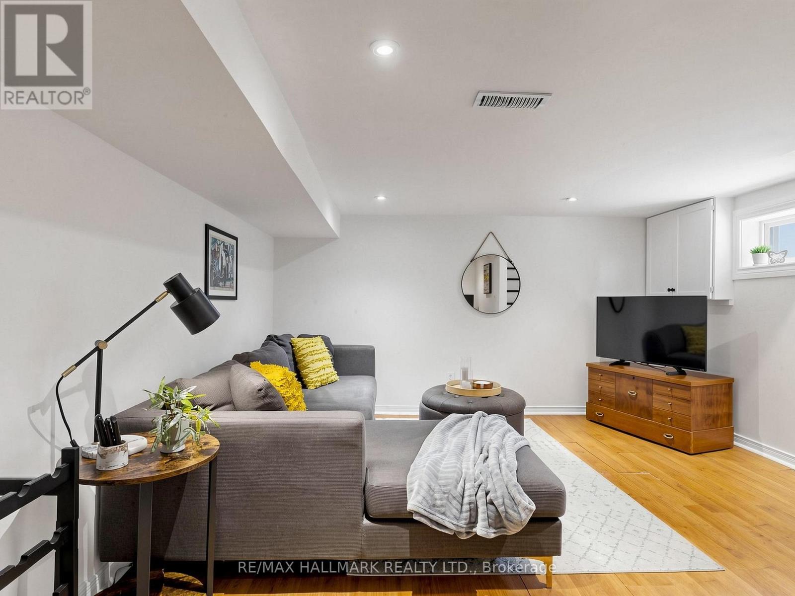 108 KNOX AVENUE - 33