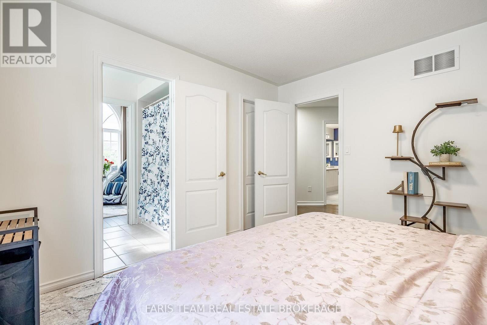 31 THE QUEENSWAY - 31