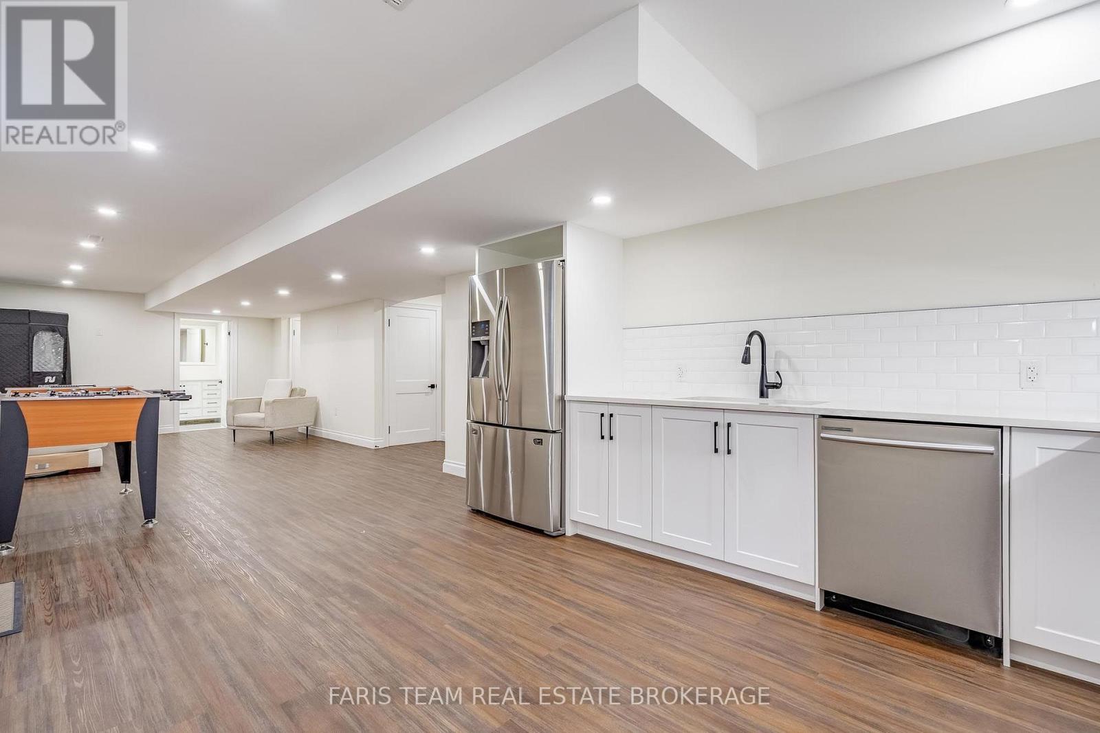 31 THE QUEENSWAY - Image 35