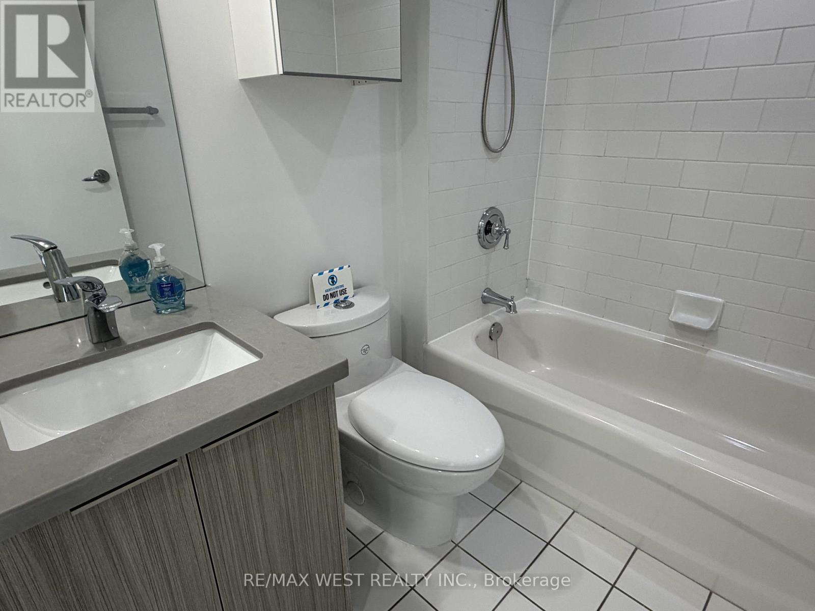#2408 281 MUTUAL STREET - 19