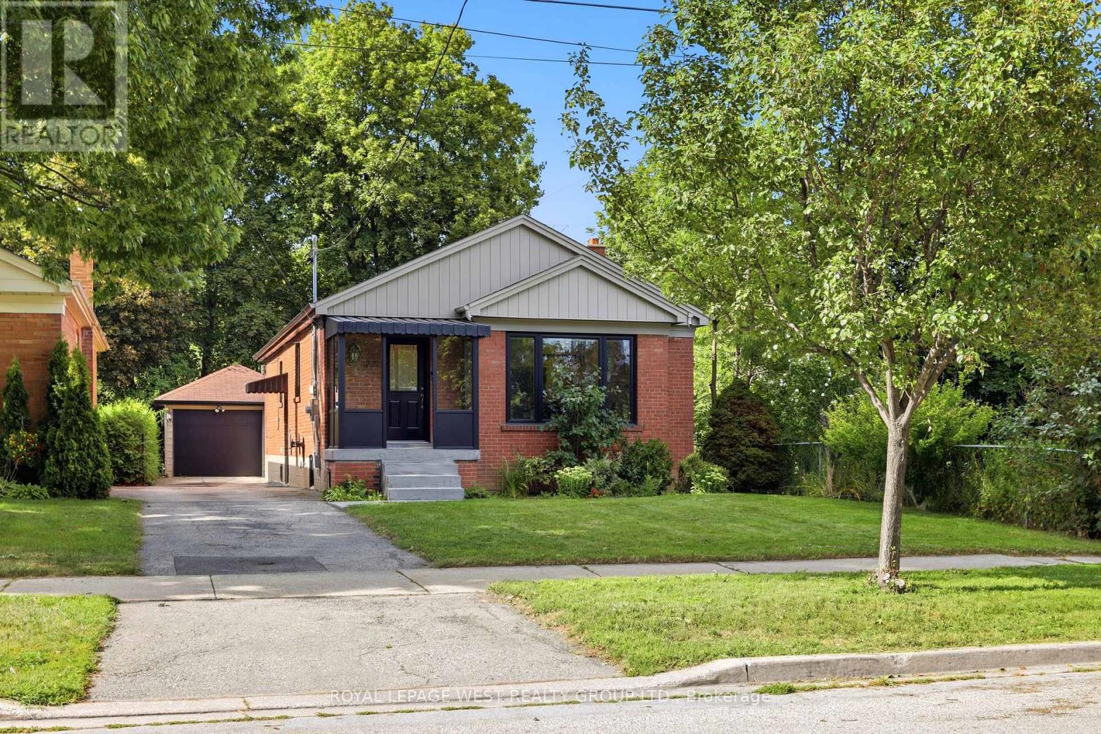 72 MERVYN AVENUE - 1