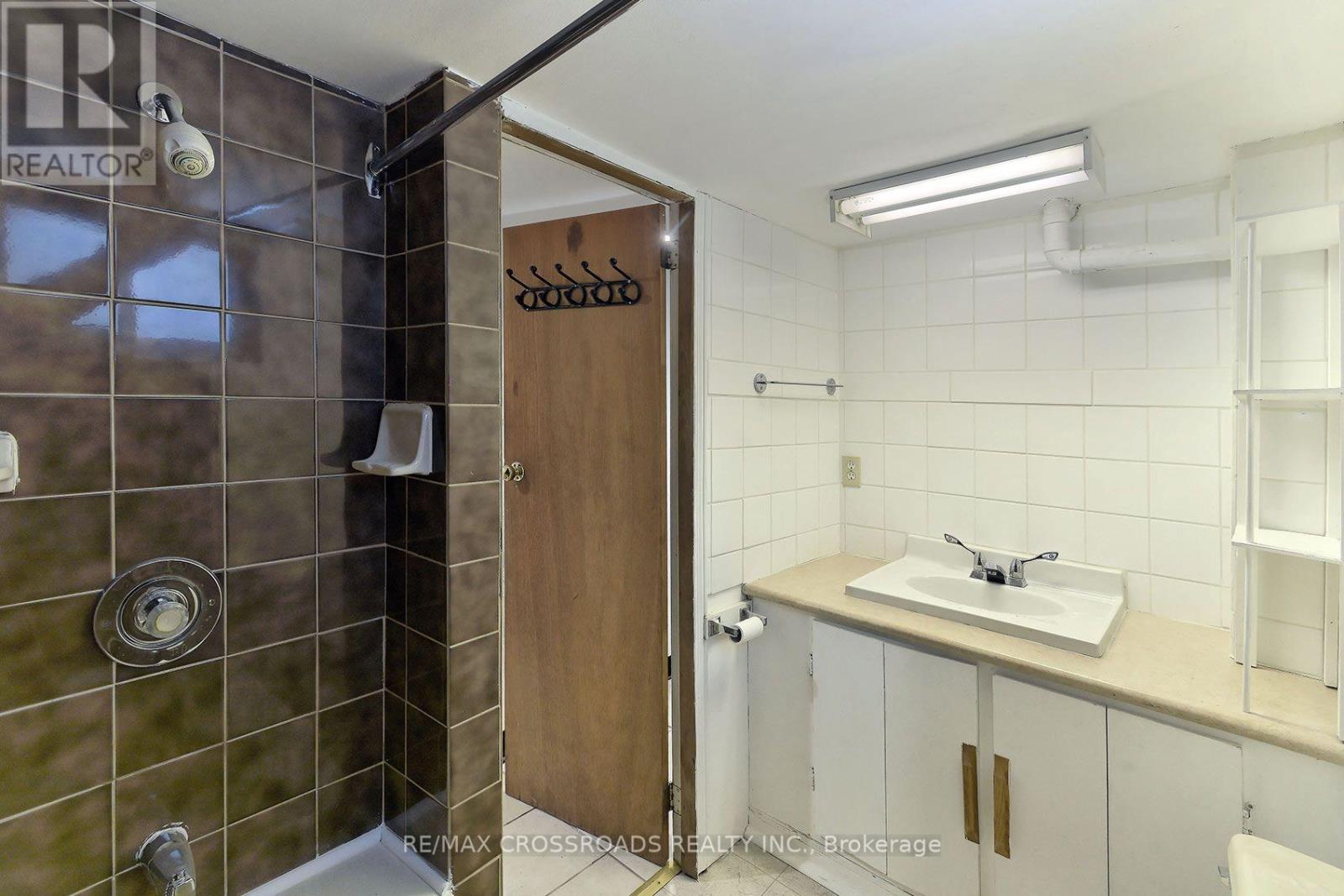 218 GLEDHILL AVENUE - Image 37