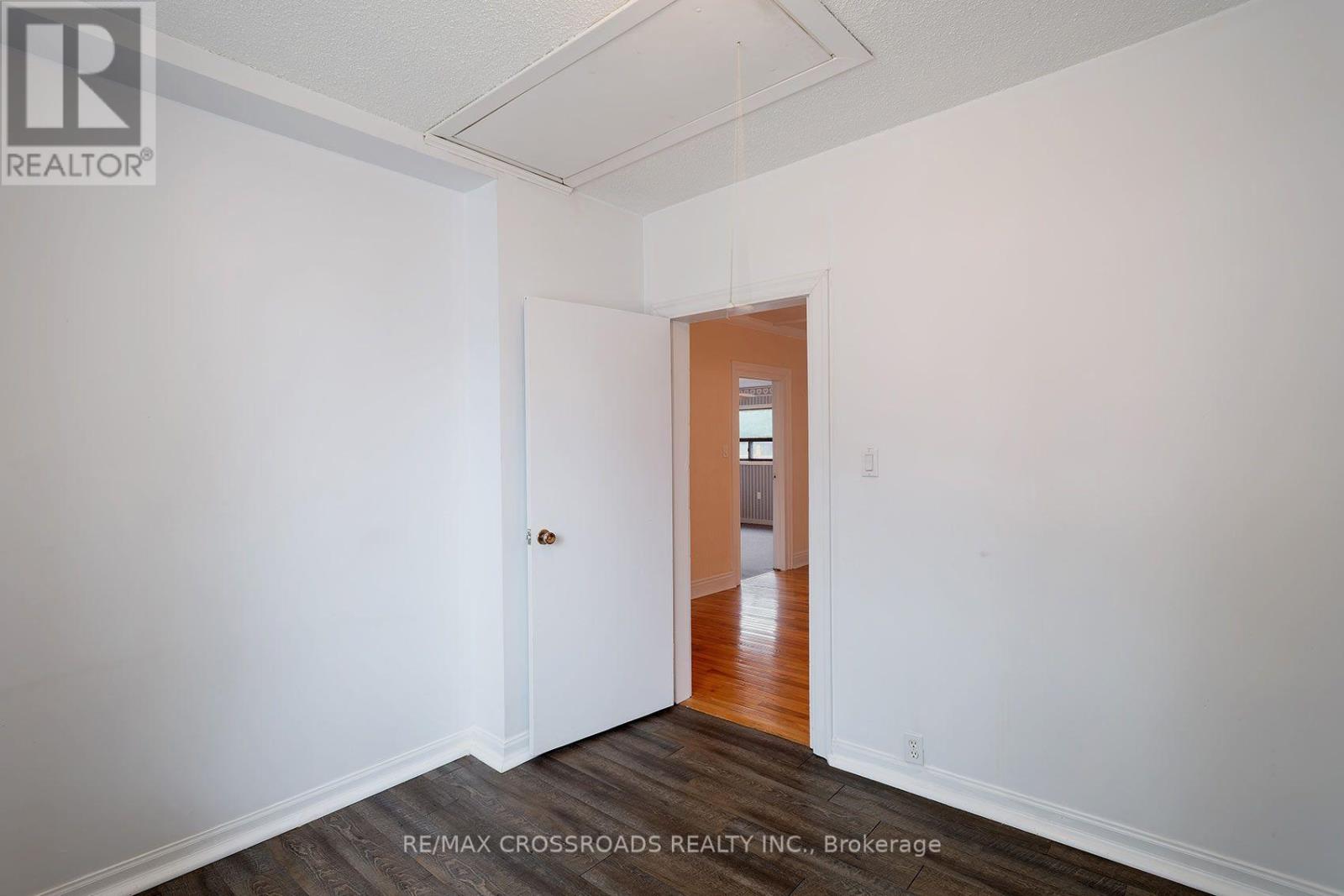 218 GLEDHILL AVENUE - 19