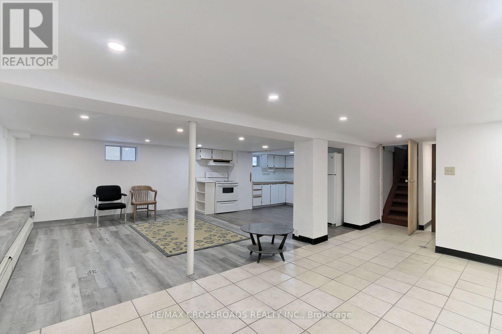 218 GLEDHILL AVENUE - 30
