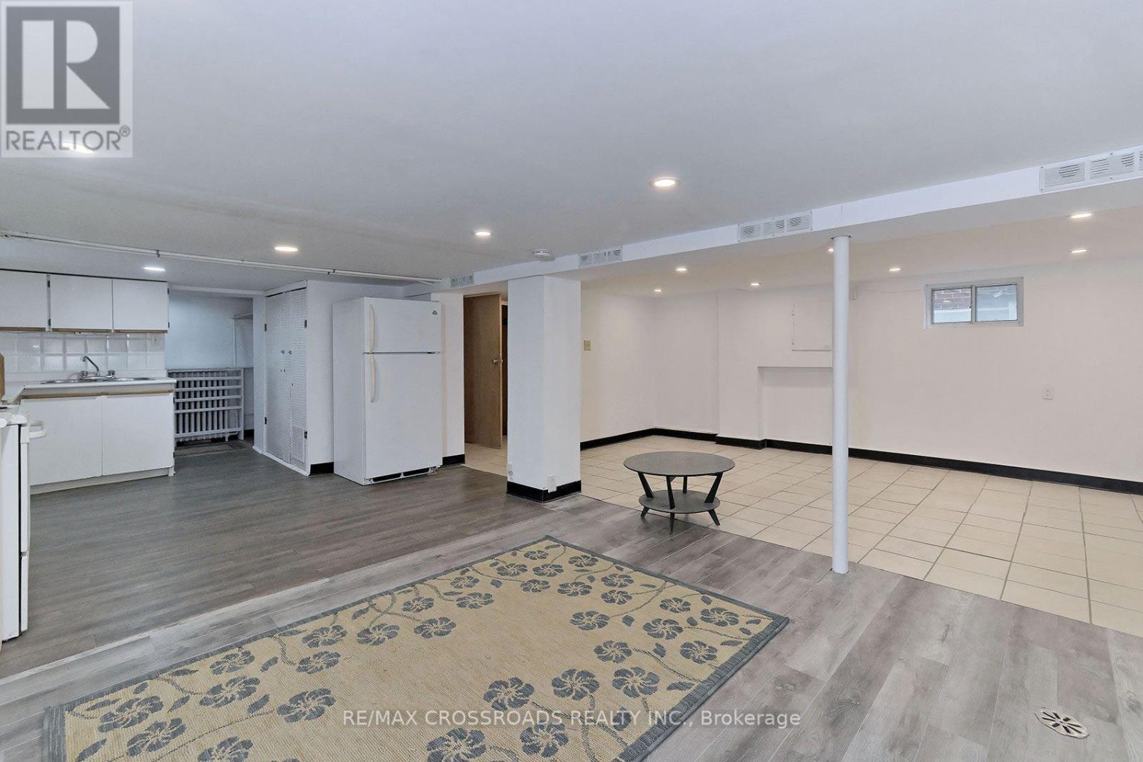 218 GLEDHILL AVENUE - 34