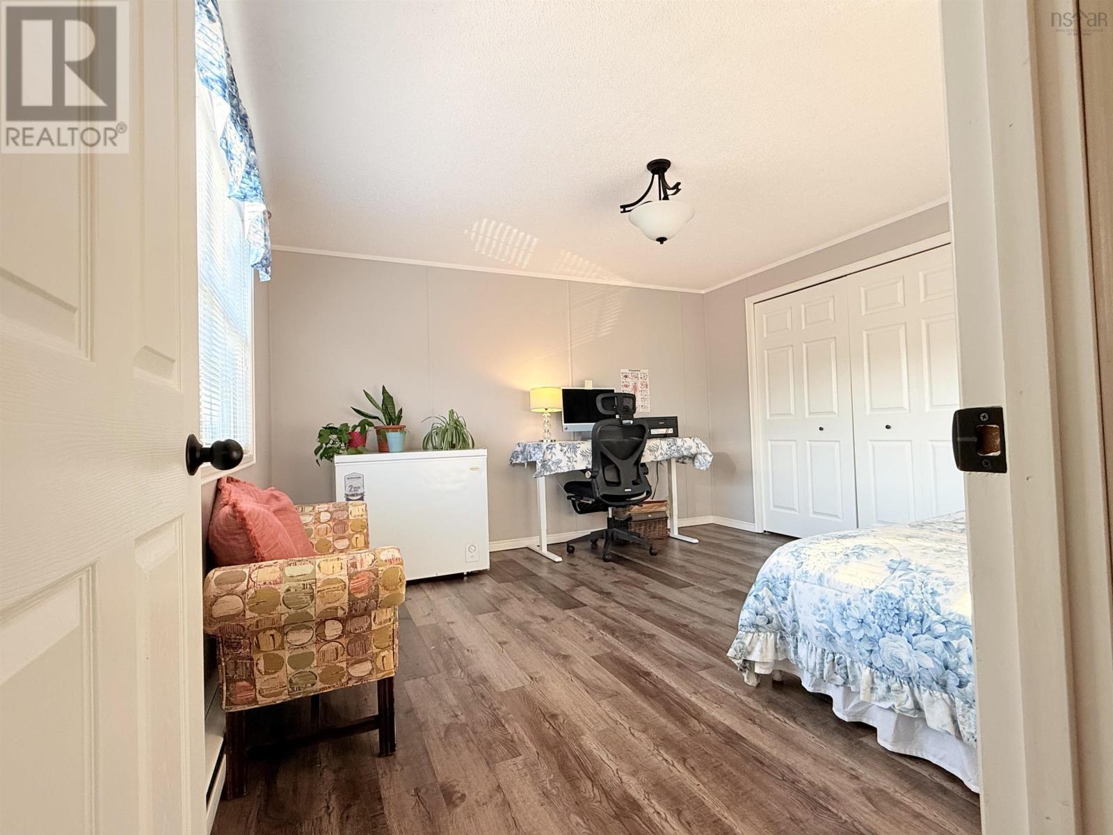 533 YOUNG Street - 11