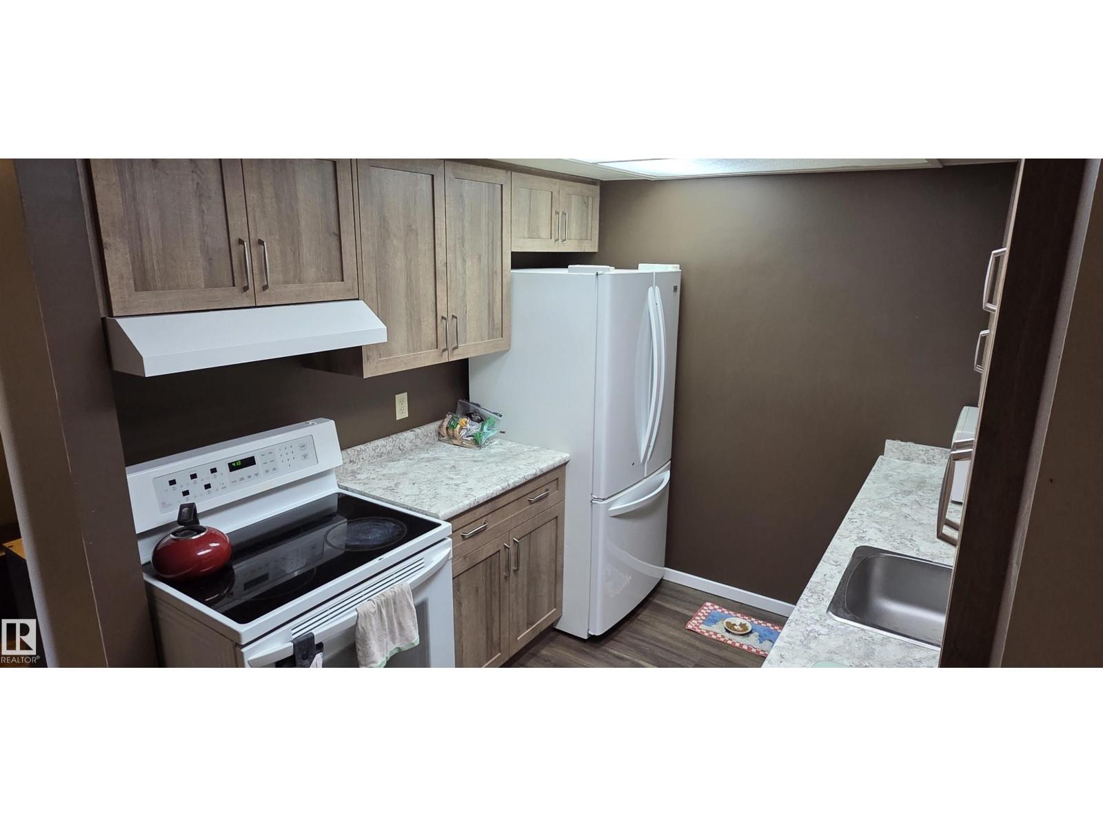 #215 4404 122 ST NW - 11