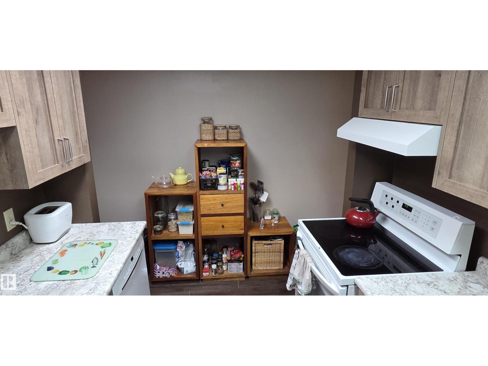 #215 4404 122 ST NW - 13