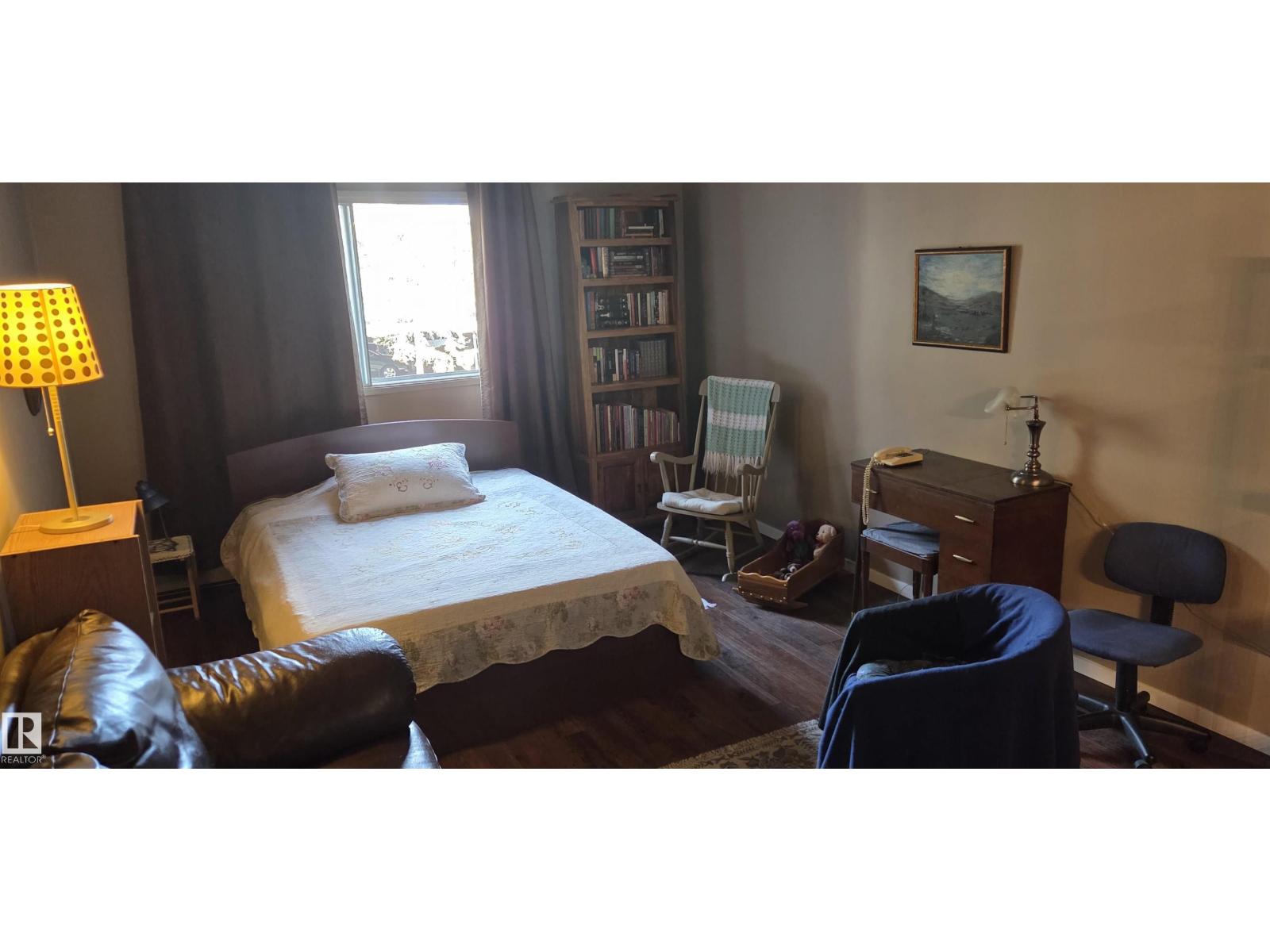 #215 4404 122 ST NW - 15