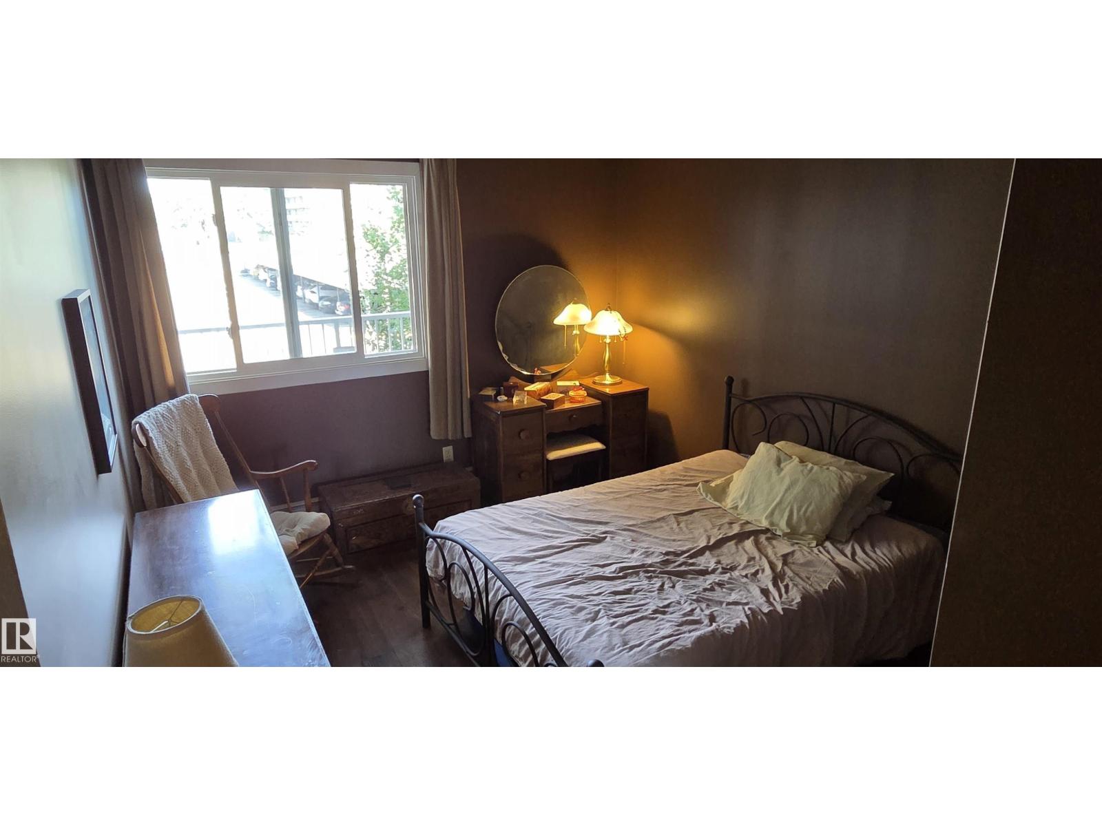 #215 4404 122 ST NW - 18