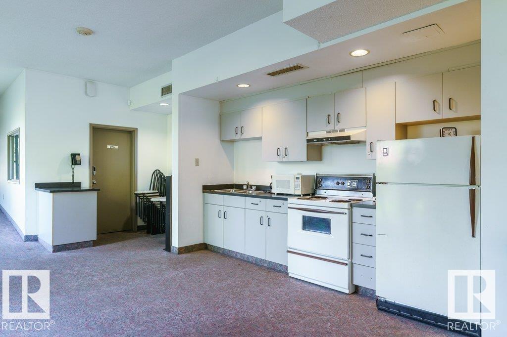 #215 4404 122 ST NW - 26