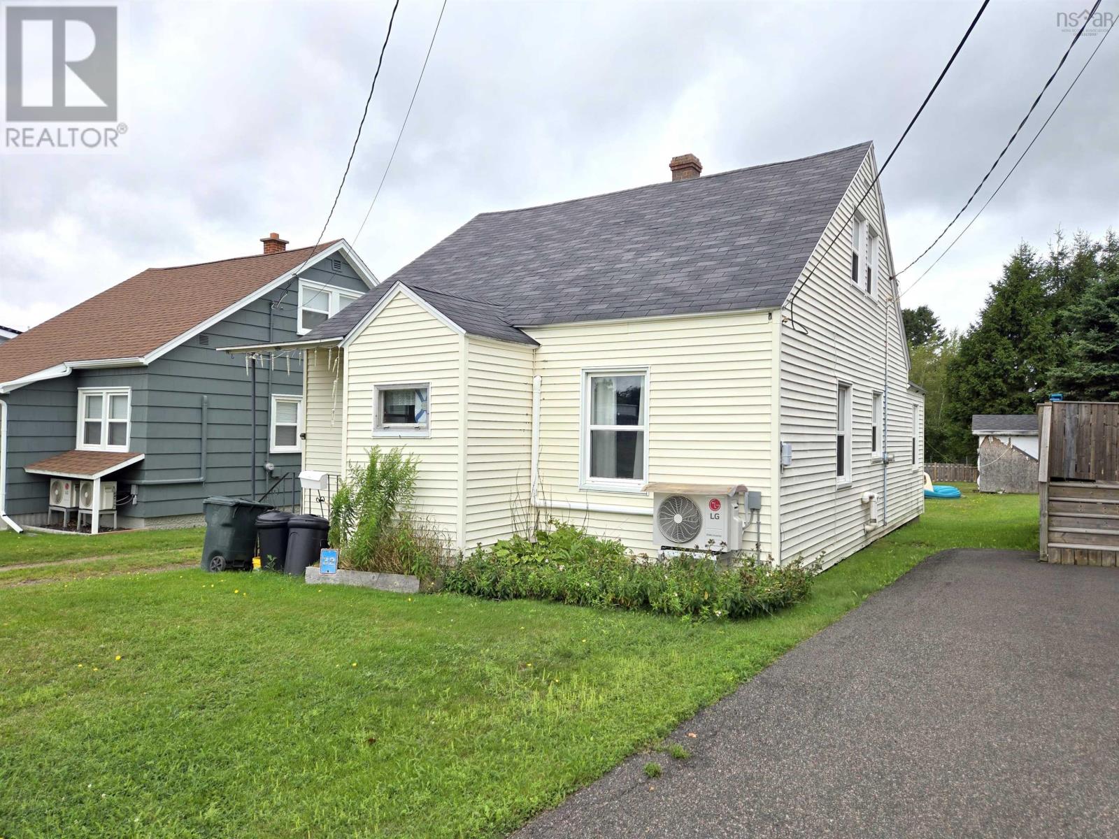 32 Poplar Street