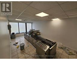 4 - 210 Drumlin Circle, Vaughan, ON L4K3E3 Photo 8