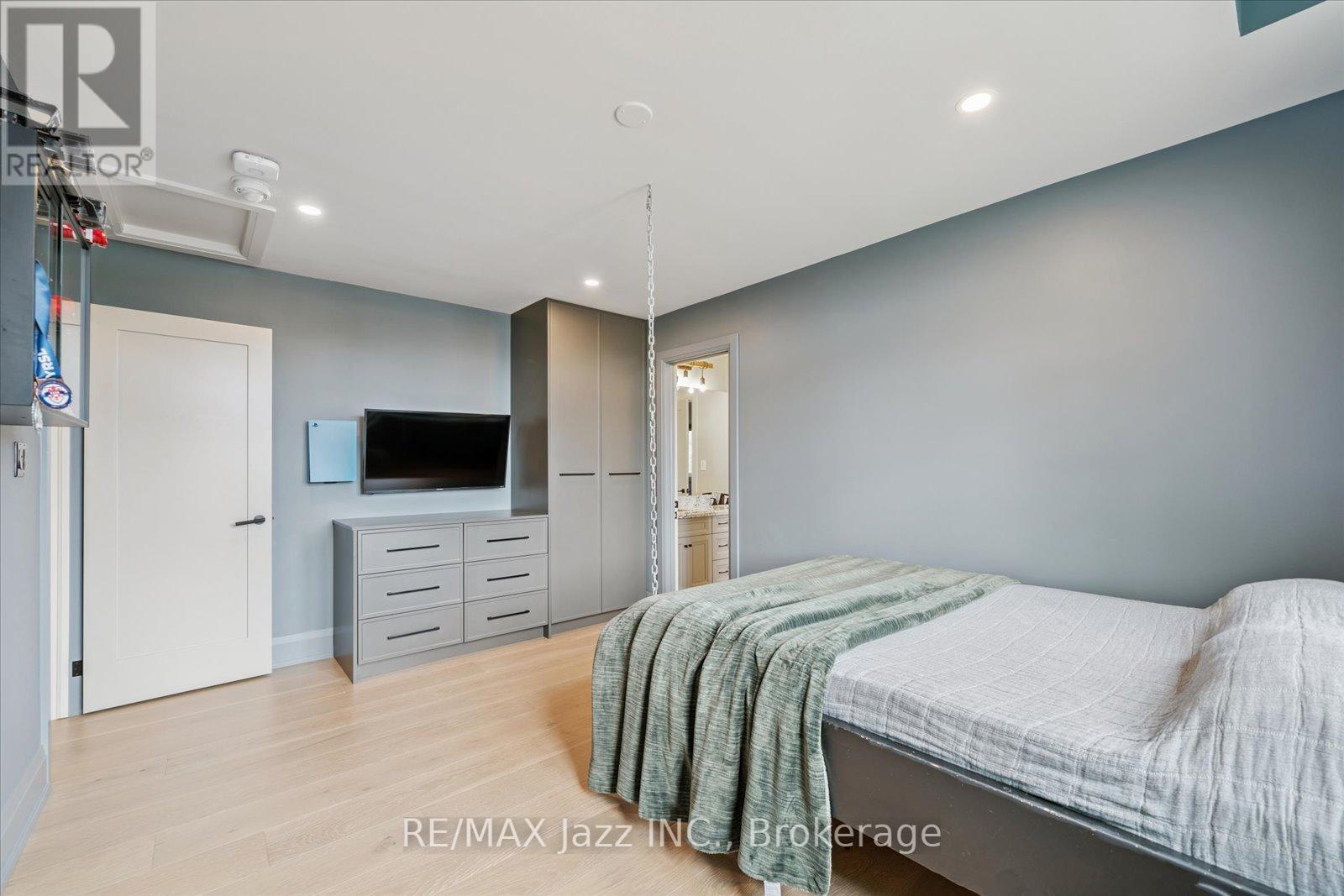 82 BRIDLEWOOD BOULEVARD - 30