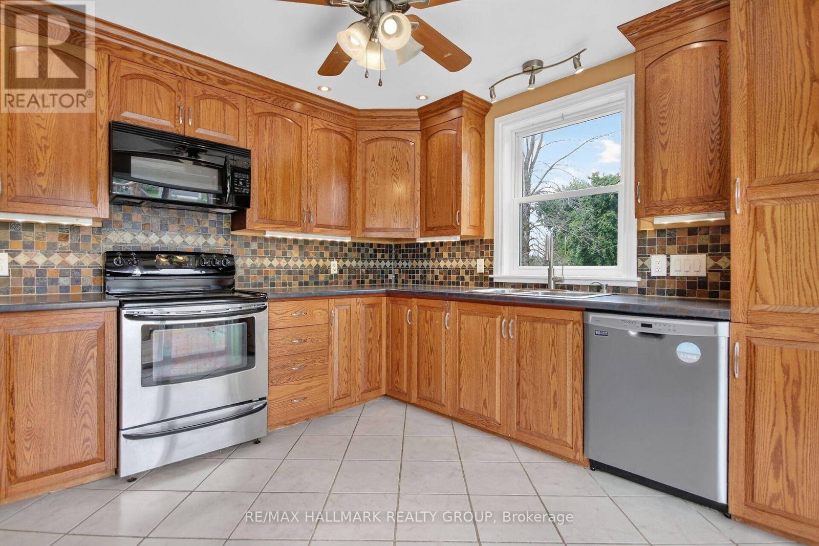 28 SECOND STREET - Image 13