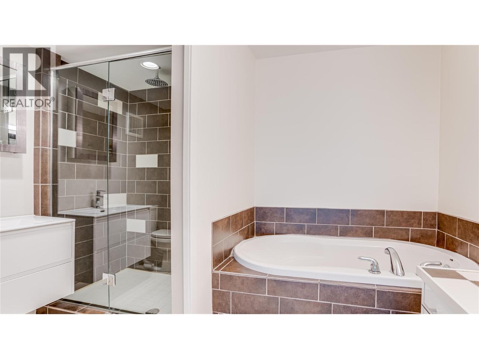 #1401 737 Leon Avenue - Image 27