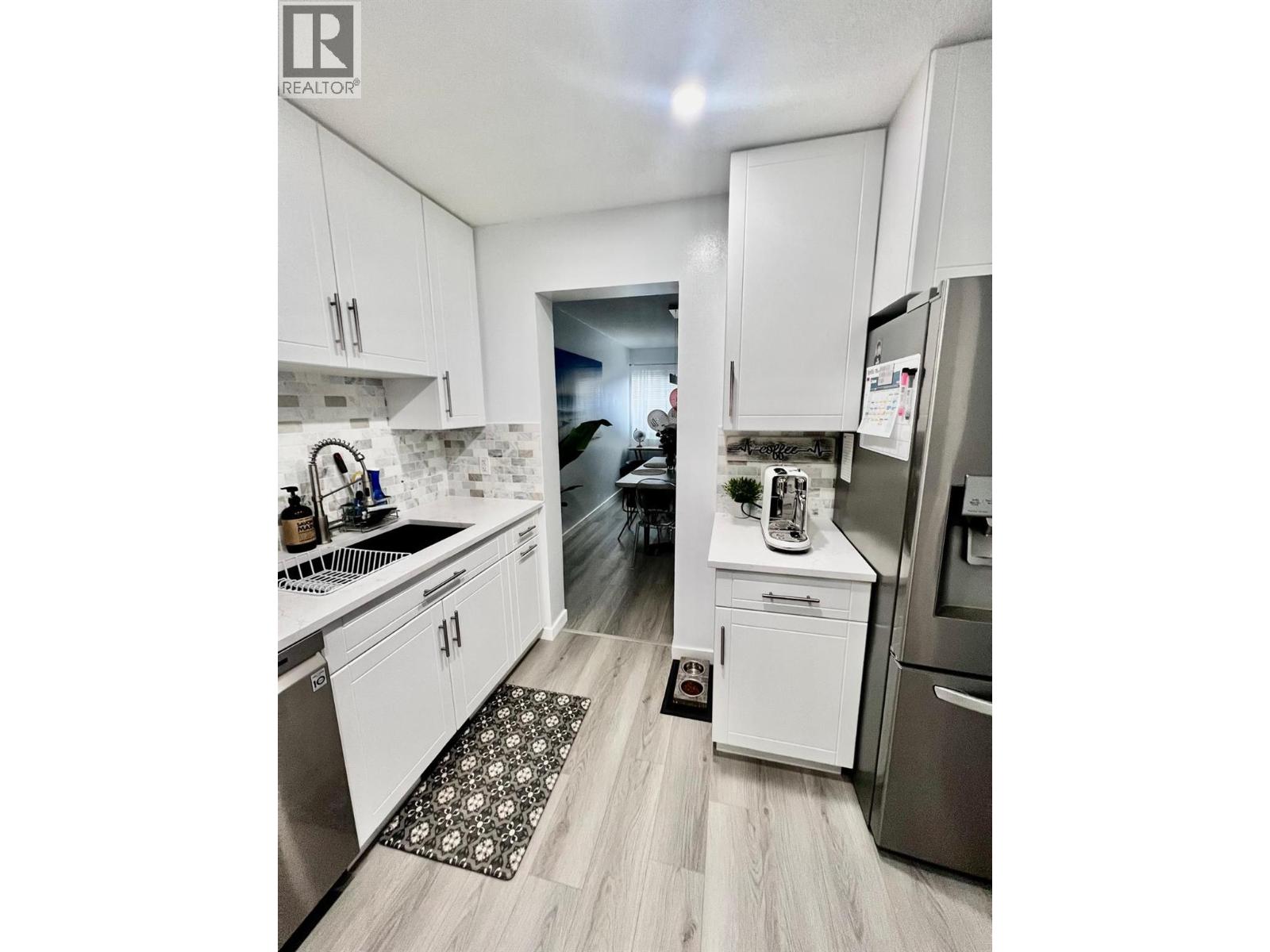 #14 2020 Robson Place - Image 14