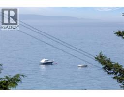 489 Bayview Terr, Qualicum Beach, BC V9K1G3 Photo 19