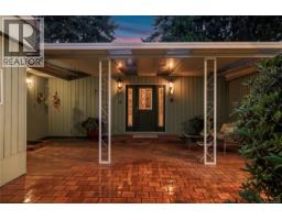 489 Bayview Terr, Qualicum Beach, BC V9K1G3 Photo 23