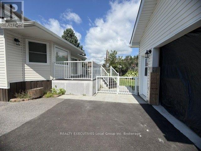 120 VICTORIA STREET E - 32