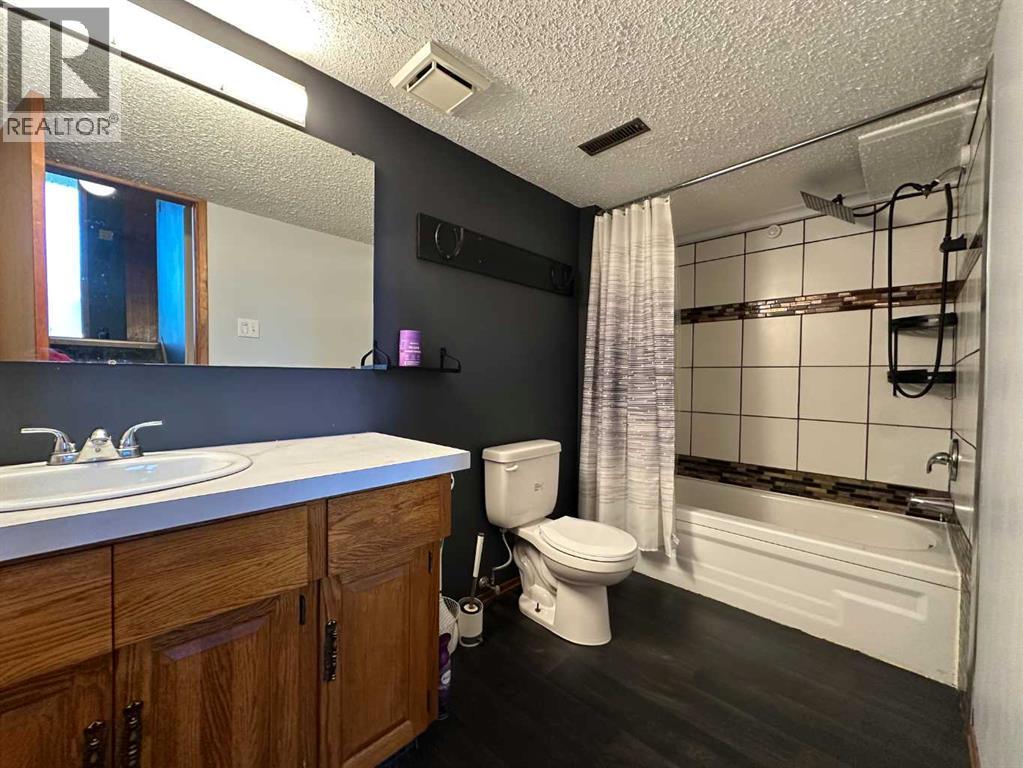 Listing photo – 6008 57 Avenue, Ponoka