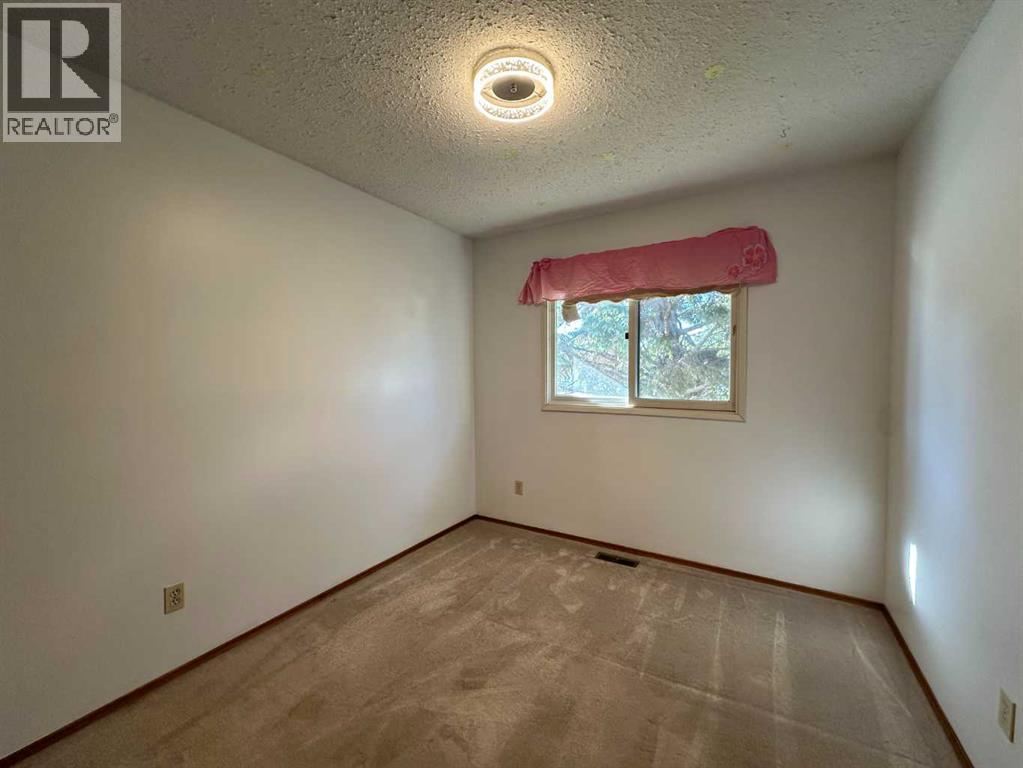 Listing photo – 6008 57 Avenue, Ponoka