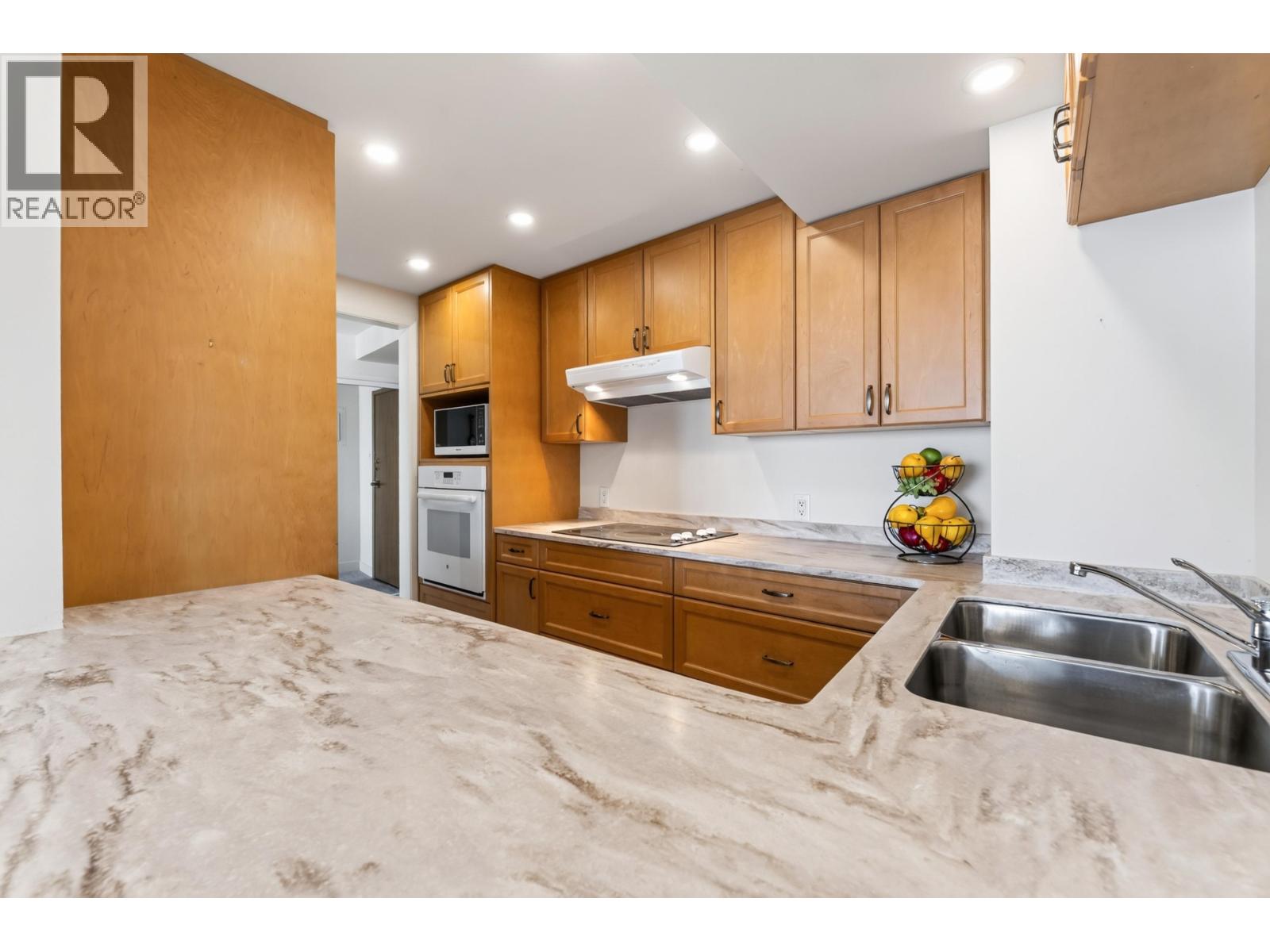 502 2135 ARGYLE AVENUE, West Vancouver