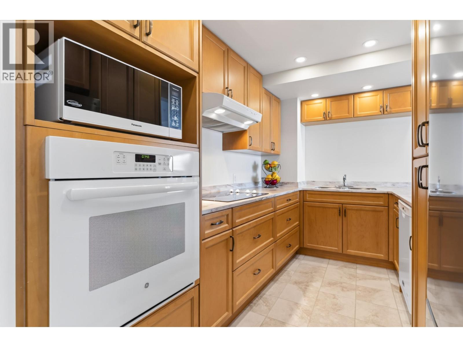 502 2135 ARGYLE AVENUE, West Vancouver