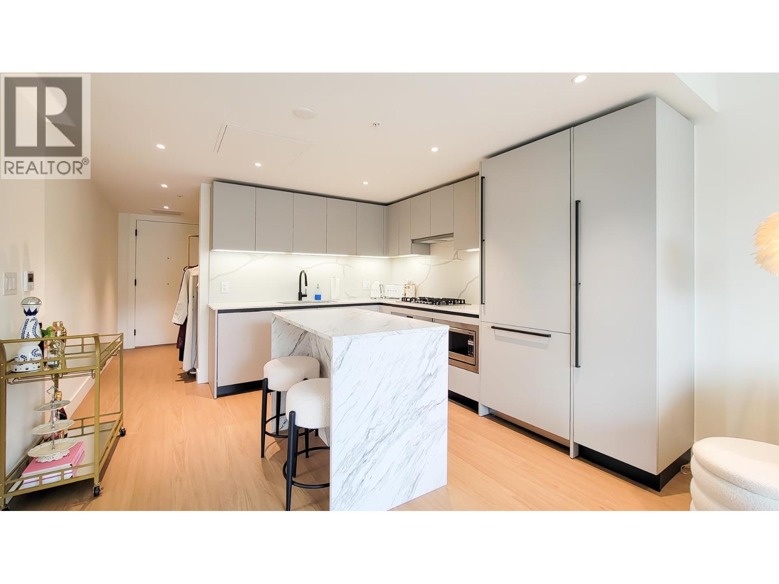 401 2235 E BROADWAY, Vancouver