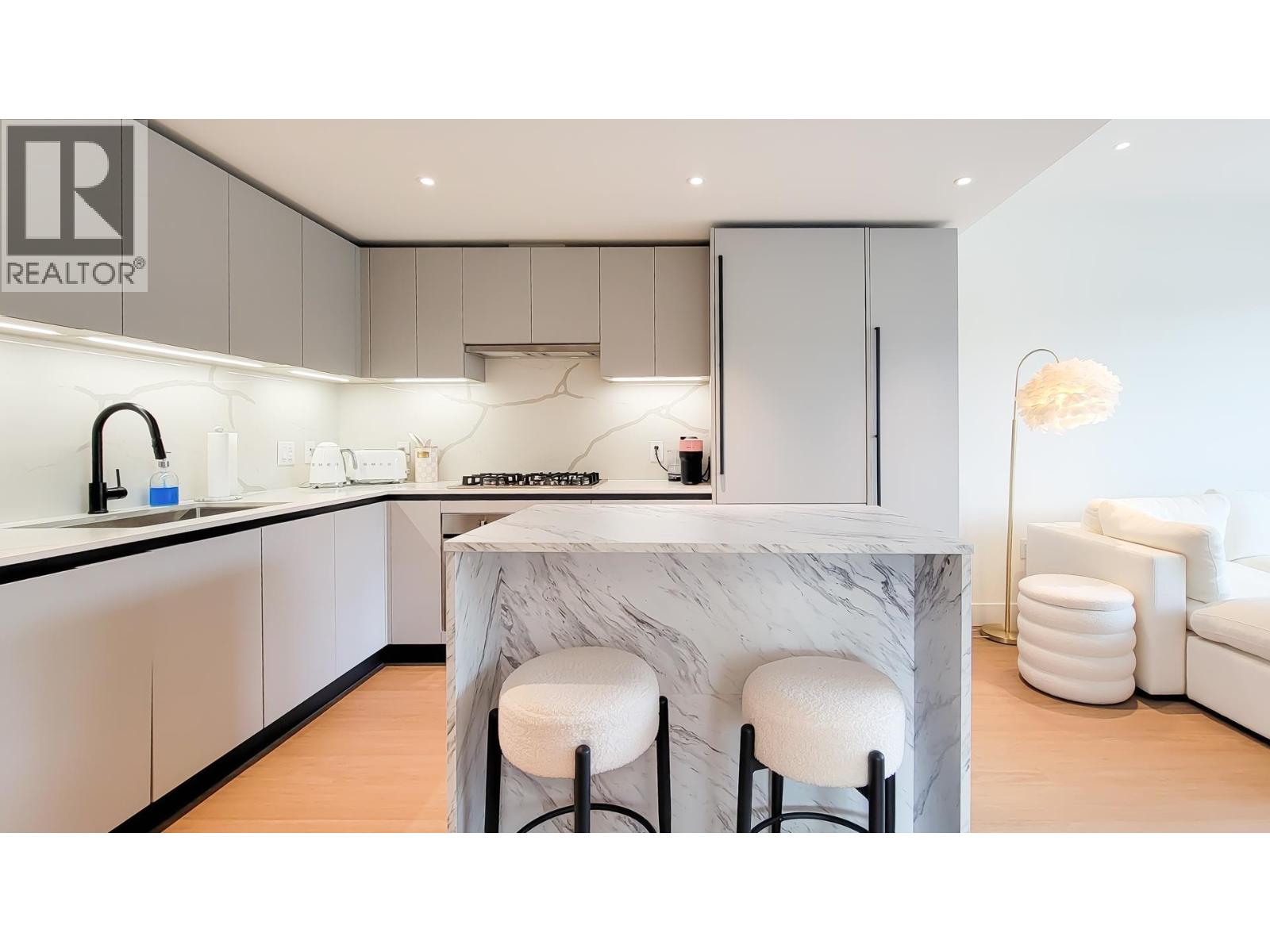 401 2235 E BROADWAY, Vancouver