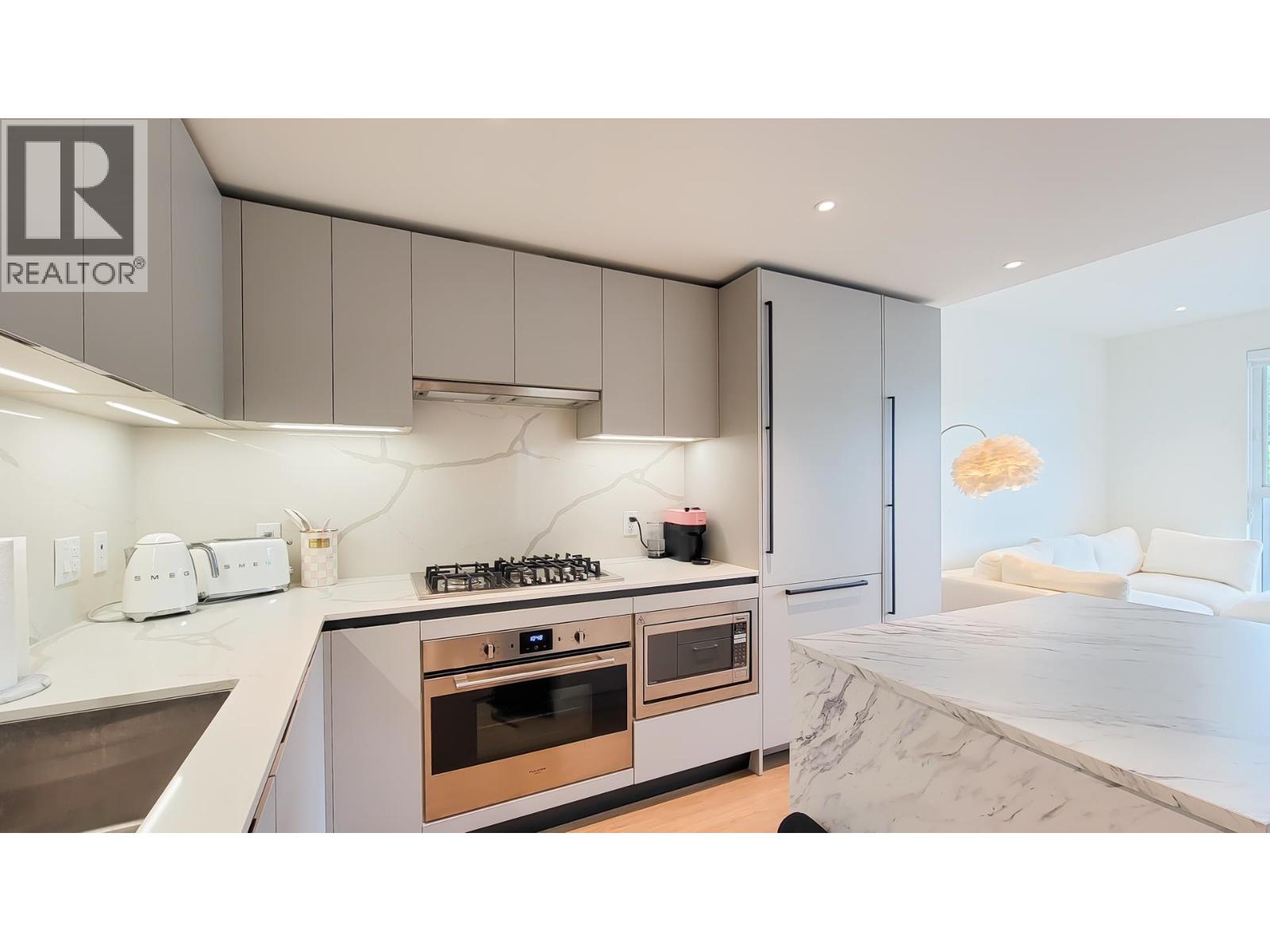 401 2235 E BROADWAY, Vancouver
