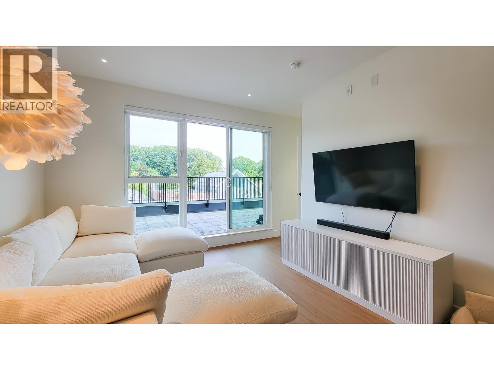 401 2235 E BROADWAY, Vancouver
