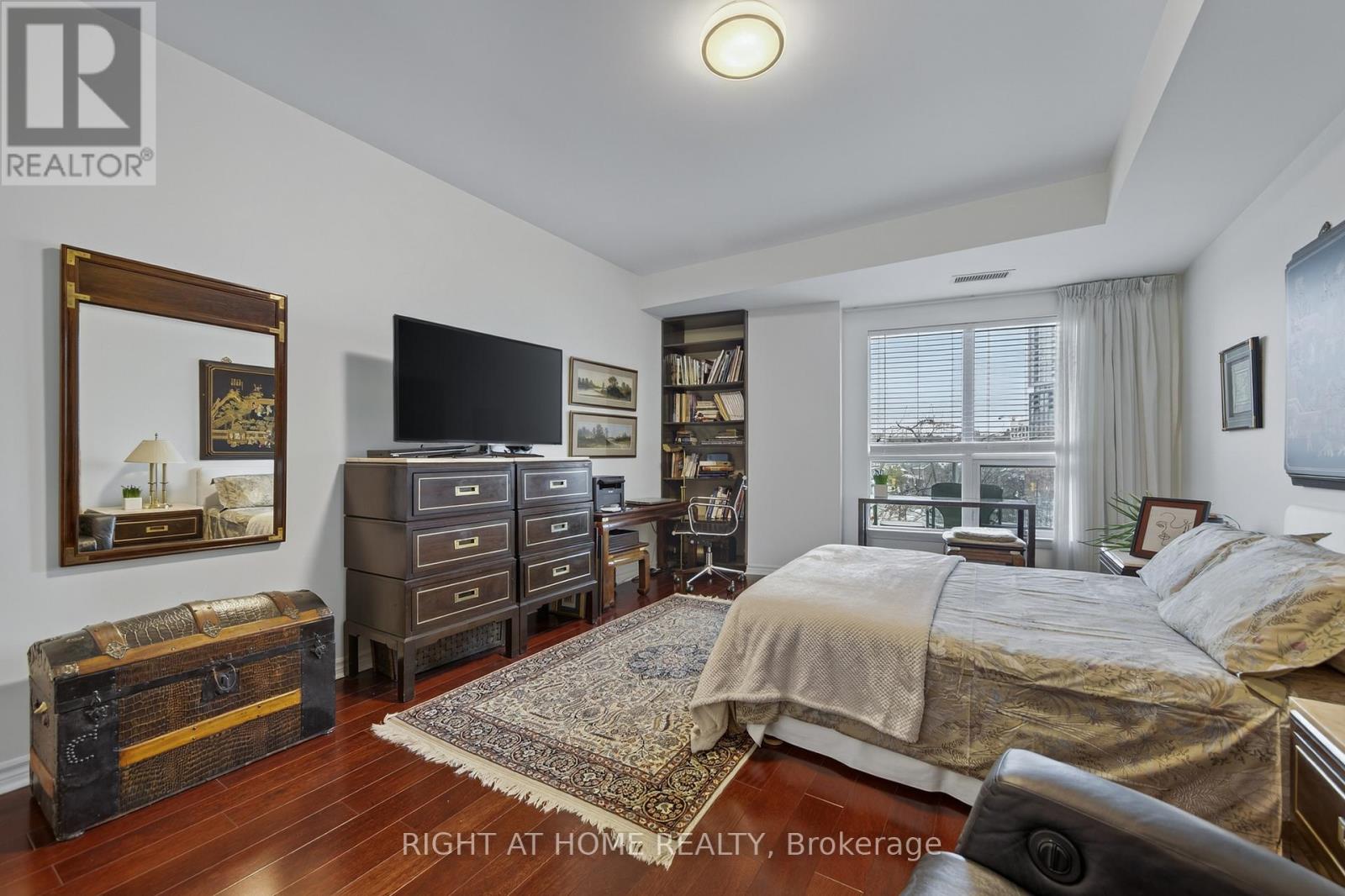 #409 6 TORONTO STREET - 19
