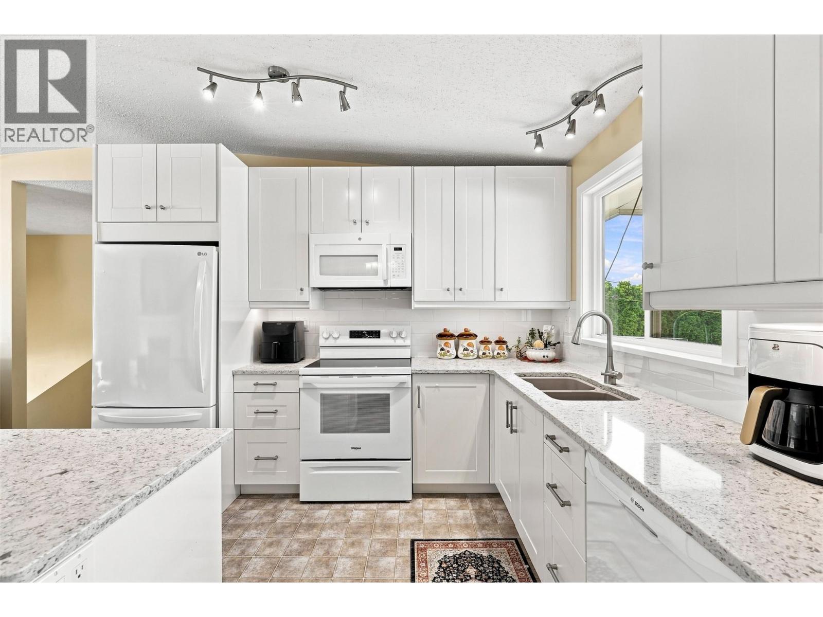 3957 Old Yellowhead Highway - 11
