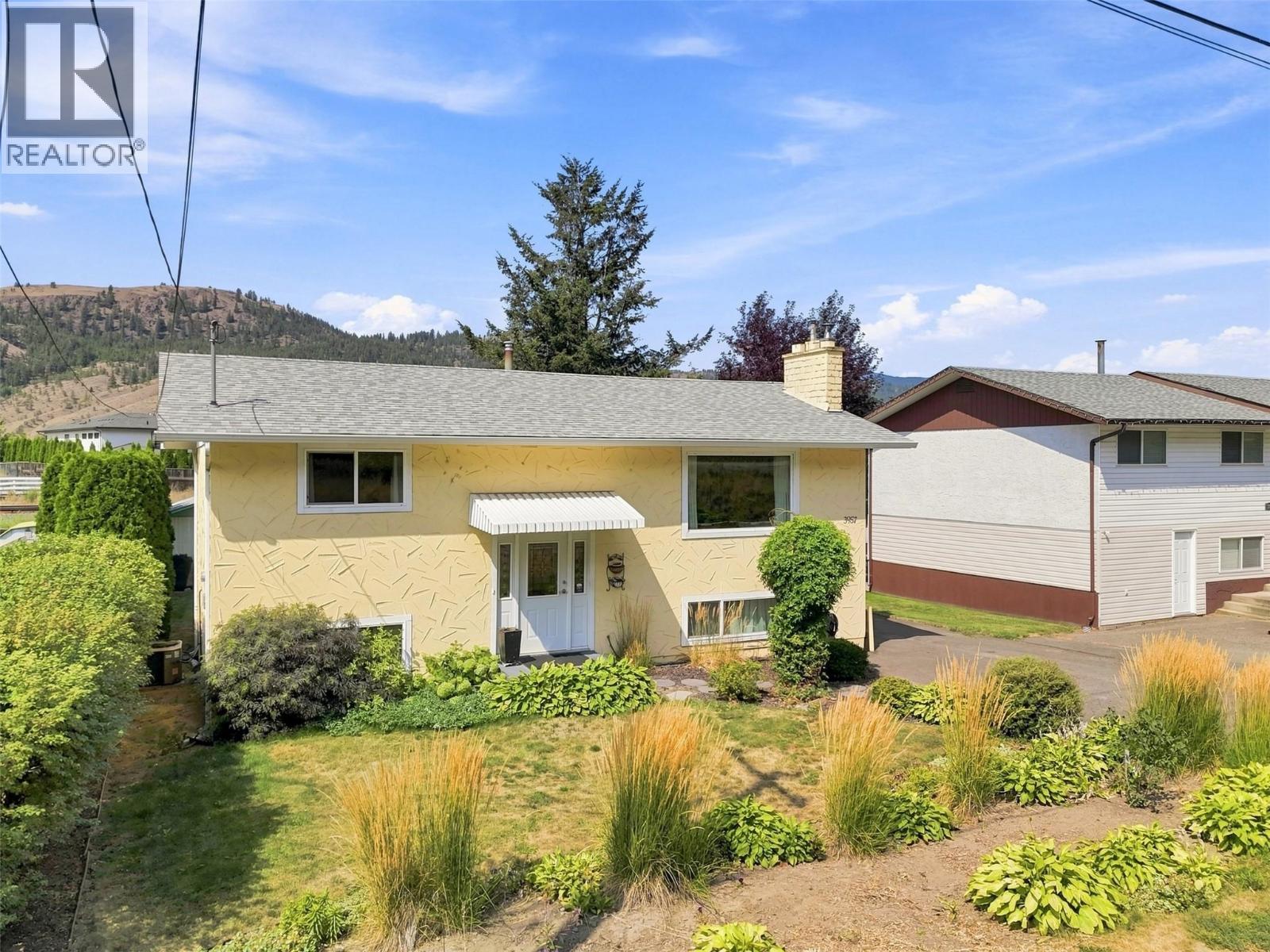 3957 Old Yellowhead Highway - 3