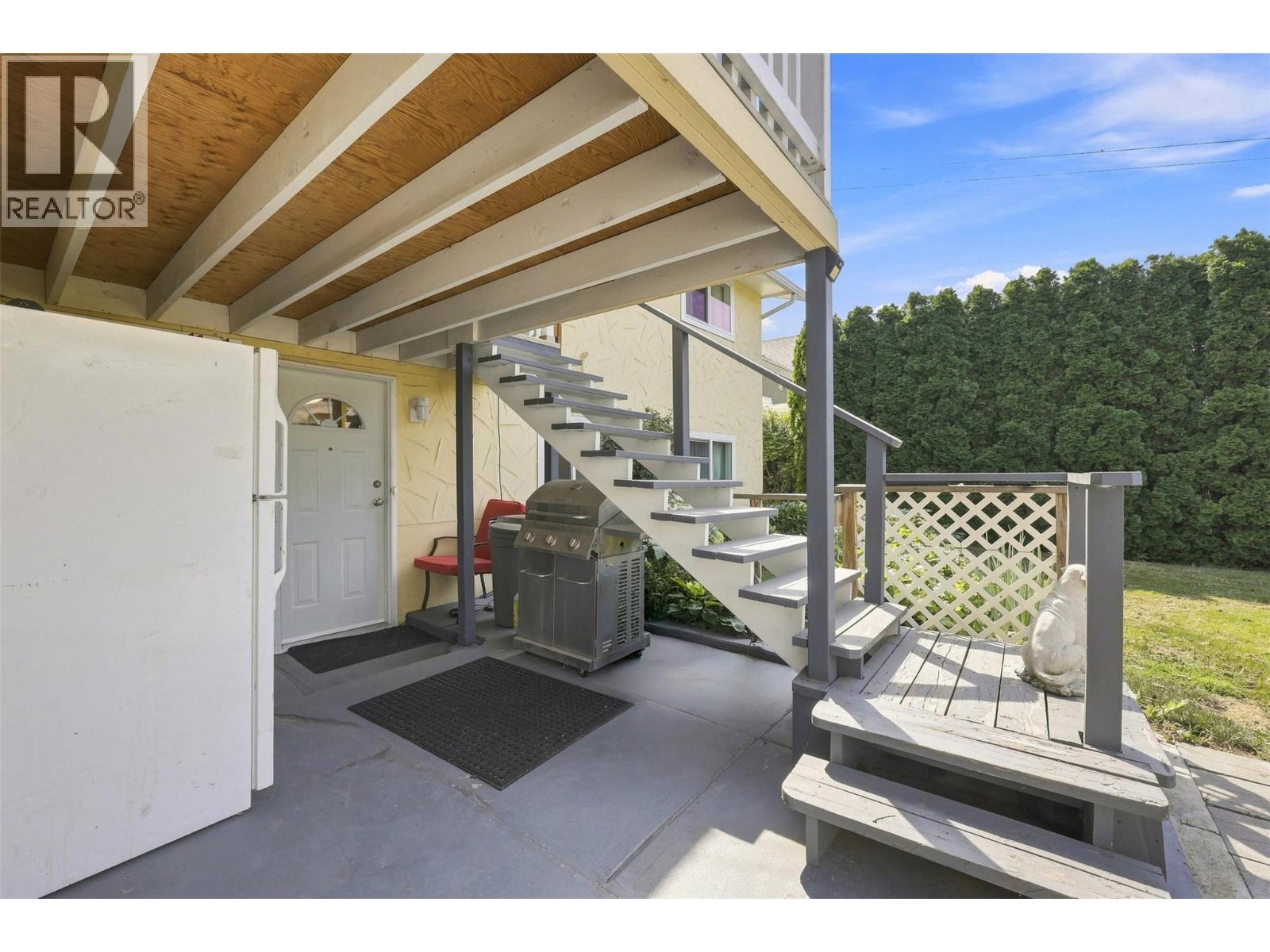 3957 Old Yellowhead Highway - 40