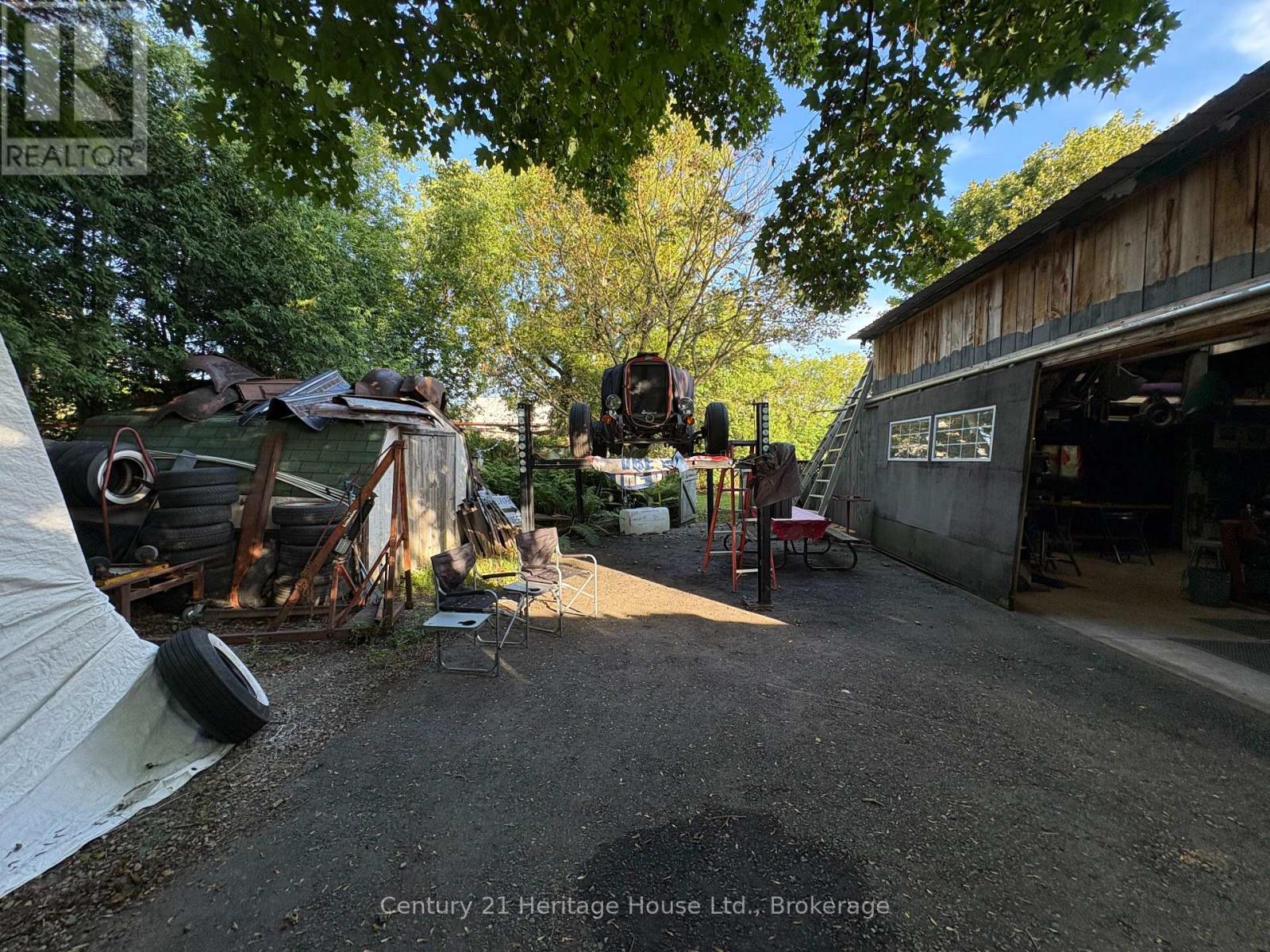 370 FOSTER STREET - 10