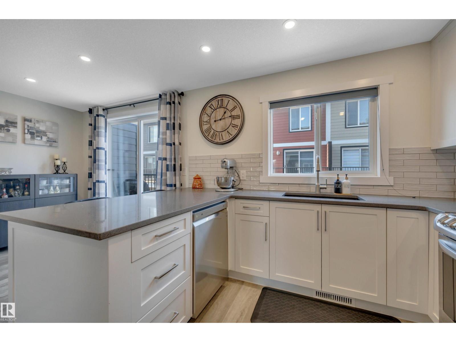 #4 9250 156 AV NW - 15
