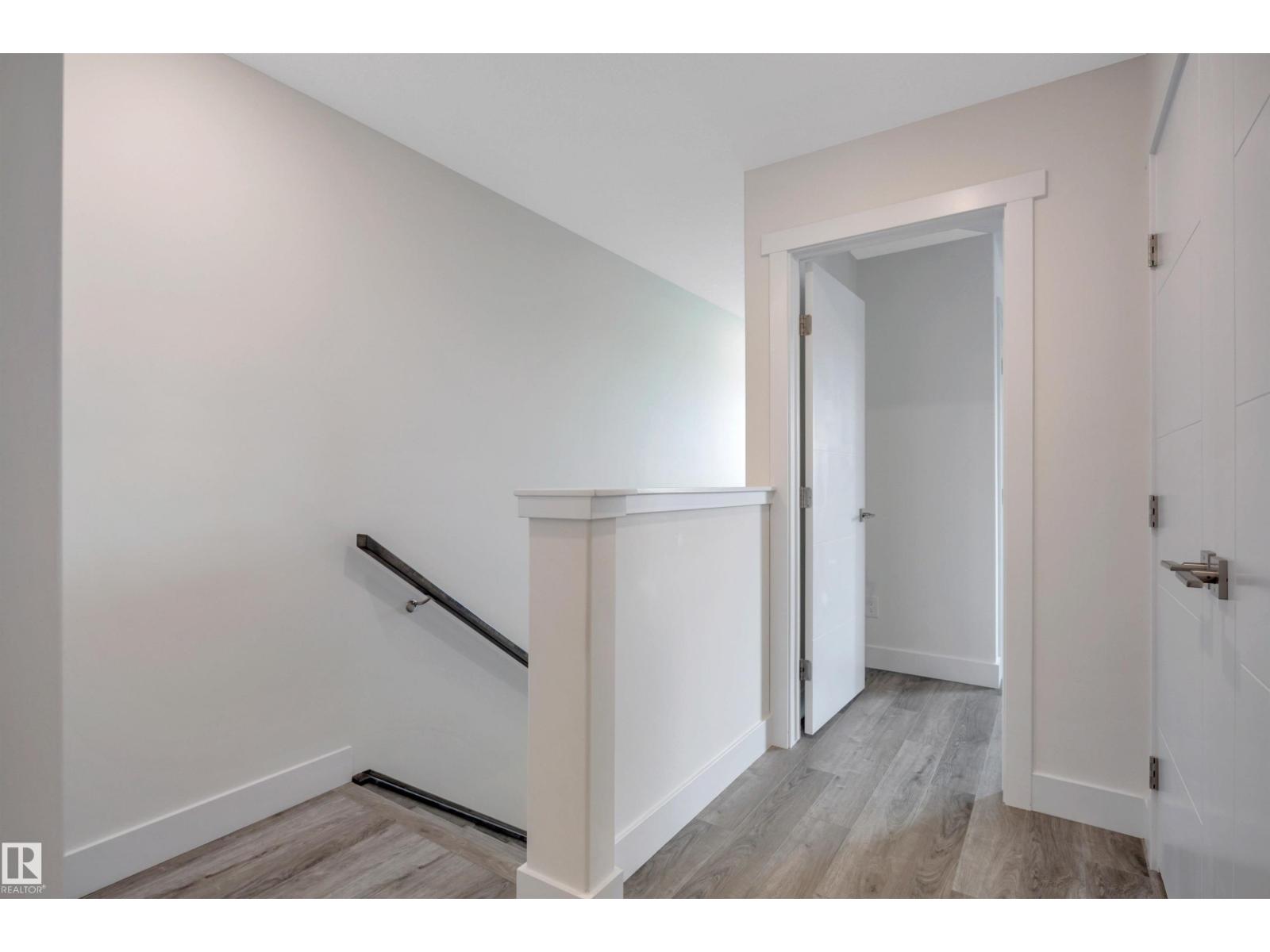 #4 9250 156 AV NW - 22