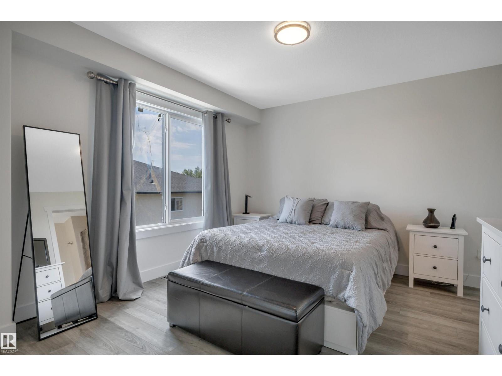 #4 9250 156 AV NW - 23
