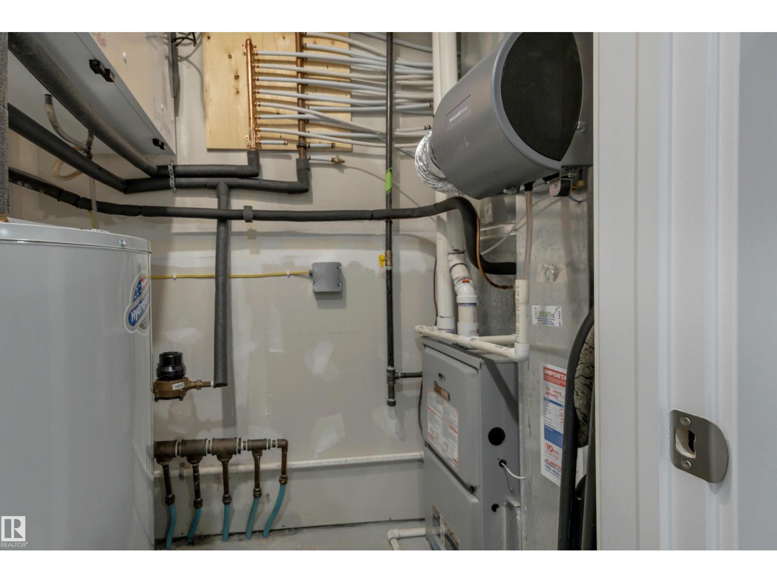 #4 9250 156 AV NW - Image 40