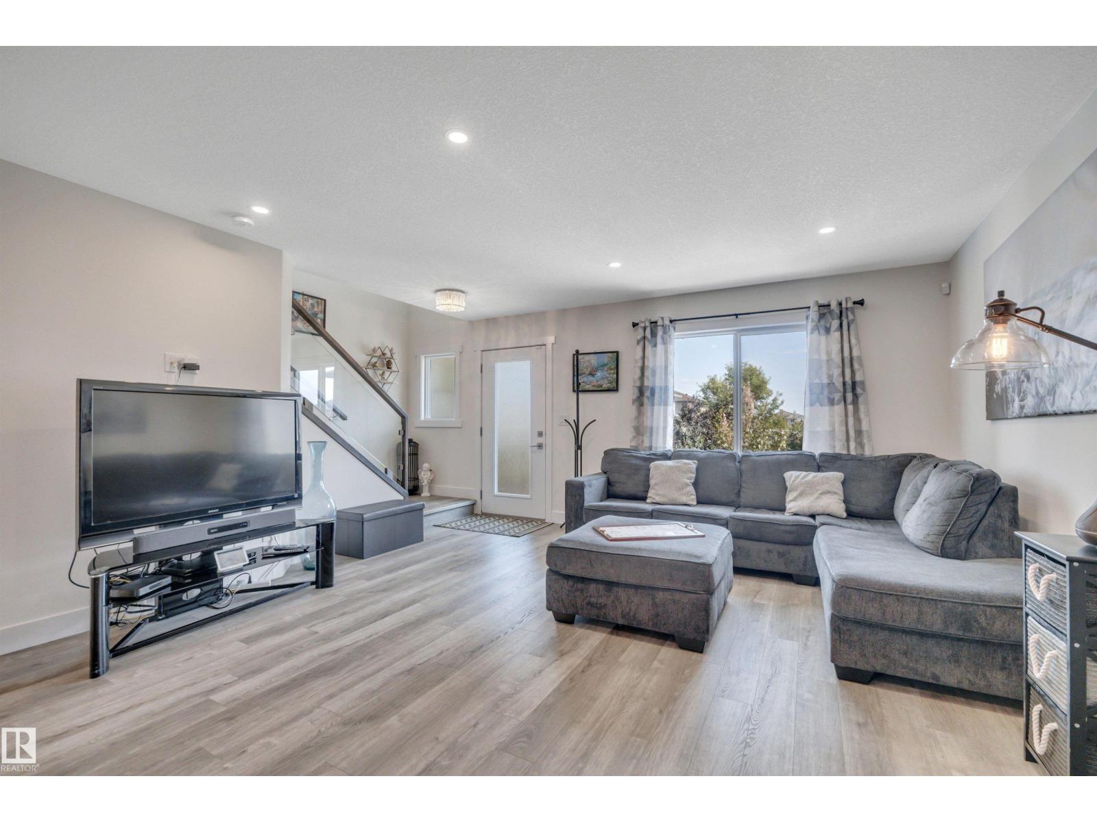 #4 9250 156 AV NW - 7