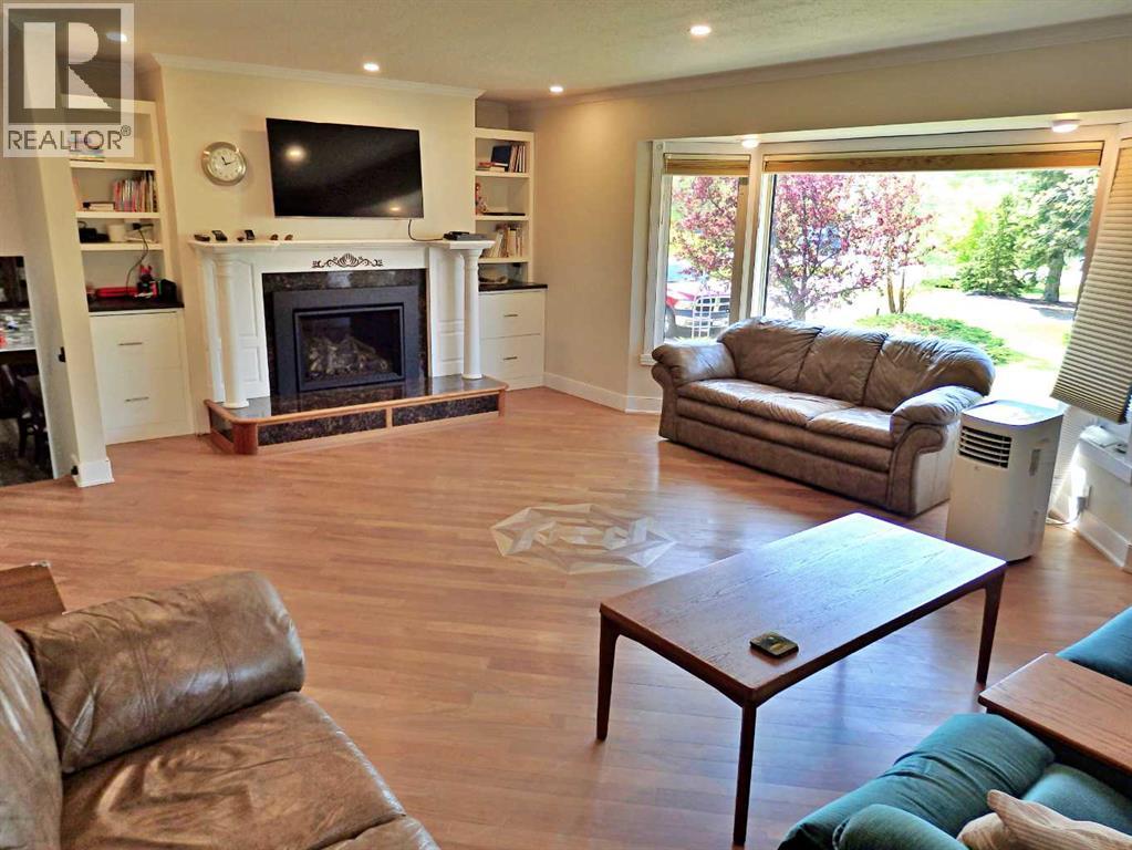 5922 52 Avenue - 18